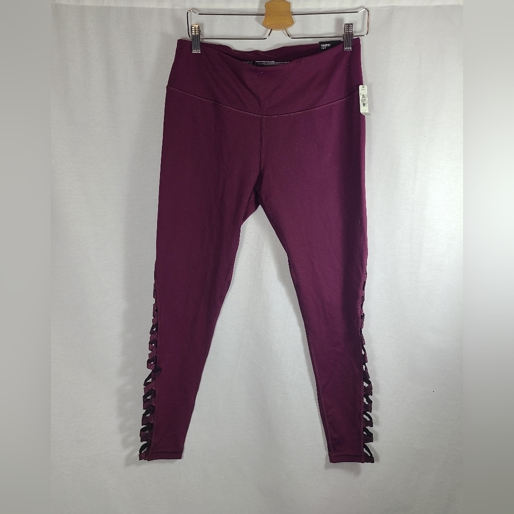 New with tags- Victorias secret sport- leggings- Size large- knock out style